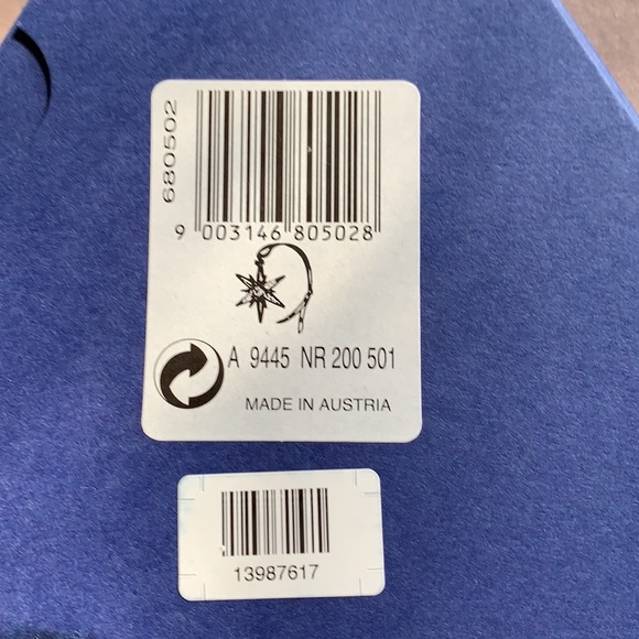 Swarovski 2005 Annual Snowflake Christmas Ornament - Picture 5 of 5